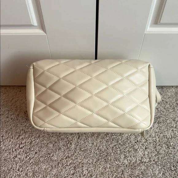 Buffbunny Quilted Cosmetic Case - Picture 3 of 11
